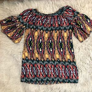 Bohemian looking shirt.Can bework off theshoulder